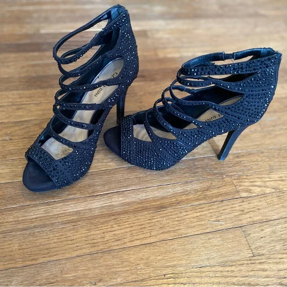 Chic Black Strappy Heels - Picture 1 of 4